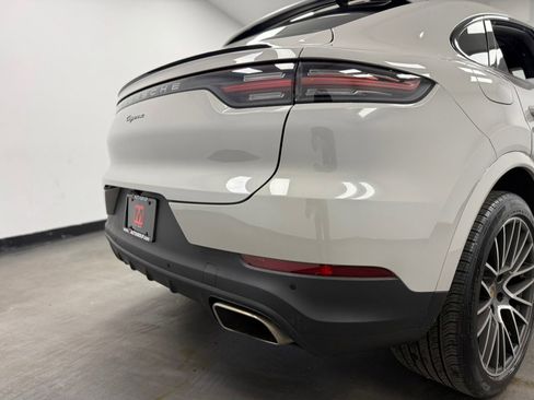 Used 2022 Porsche Cayenne Coupe AWD/4WD image 16