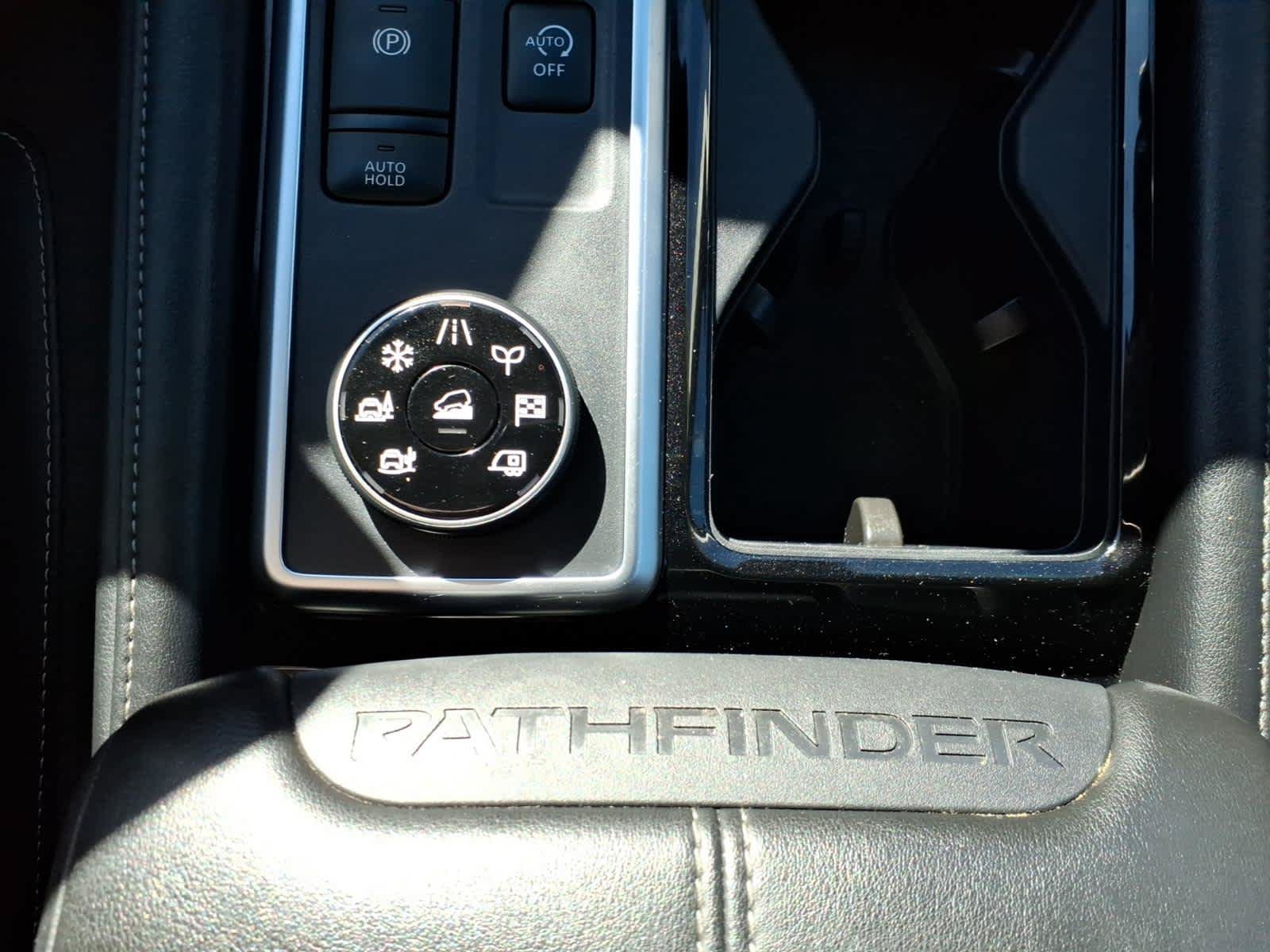 Used 2025 Nissan Pathfinder SL AWD/4WD image 21