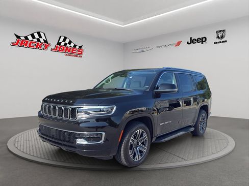 Used 2024 Jeep Wagoneer 4WD w/ Premium Group I image 2