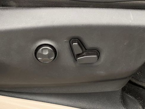 Used 2017 Chrysler Pacifica Touring-L Plus image 25