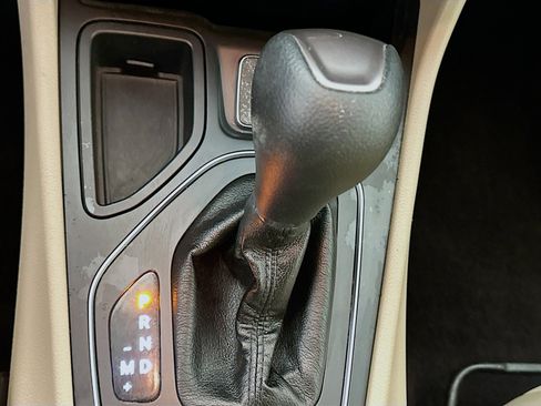 Used 2019 Jeep Cherokee Latitude w/ Popular Appearance Group image 23