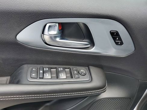 New 2026 Chrysler Pacifica Limited image 14