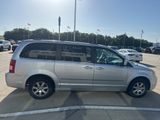 Used 2010 Chrysler Town & Country Touring image 5