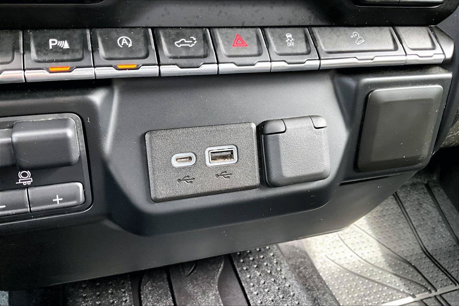 Used 2019 Chevrolet Silverado 1500 LT w/ All-Star Edition AWD/4WD image 32