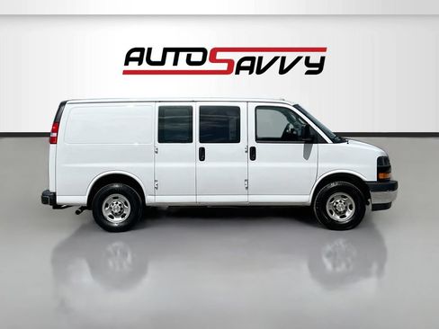 Used 2024 Chevrolet Express 2500 w/ Driver Convenience Package RWD image 8
