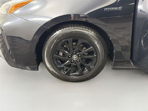 Used 2022 Toyota Prius AWD image 33