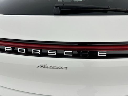 Used 2025 Porsche Macan image 35