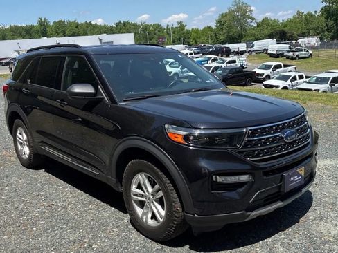 Used 2020 Ford Explorer XLT w/ Equipment Group 202A AWD/4WD image 5