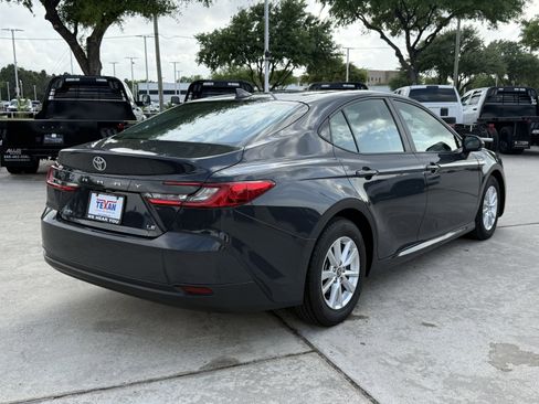 Used 2025 Toyota Camry LE image 7
