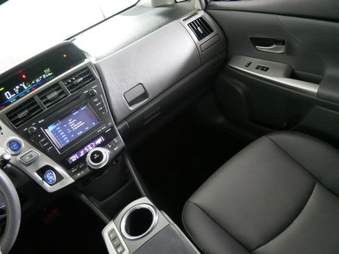 Used 2012 Toyota Prius V Five FWD image 11