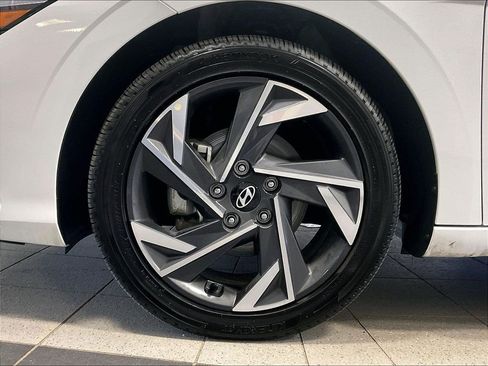 Certified 2025 Hyundai Elantra SEL FWD image 7
