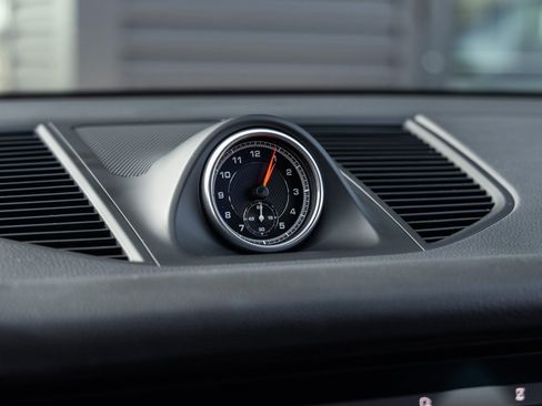 Certified 2021 Porsche Macan image 30