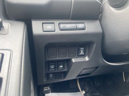 Used 2024 Nissan Frontier SL image 17