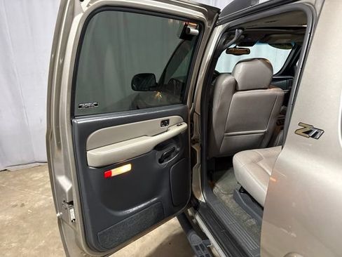 Used 2001 Chevrolet Suburban LS AWD/4WD image 18