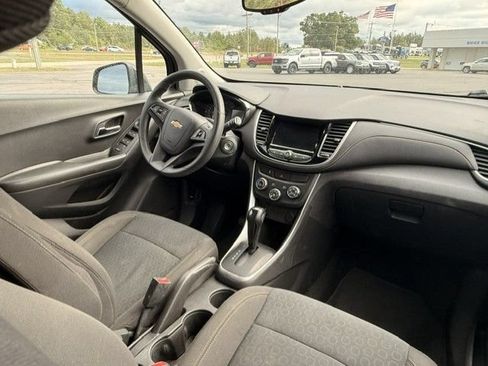 Used 2020 Chevrolet Trax LS w/ Tint and Cruise Package AWD/4WD image 11