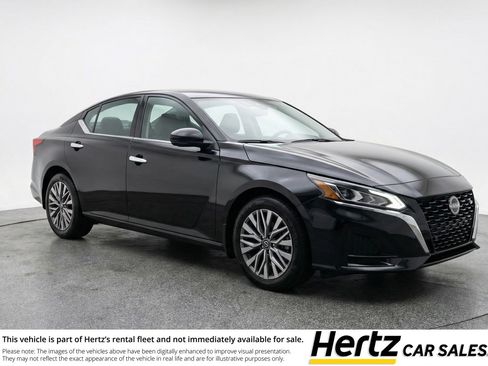 Used 2025 Nissan Altima 2.5 SV image 1