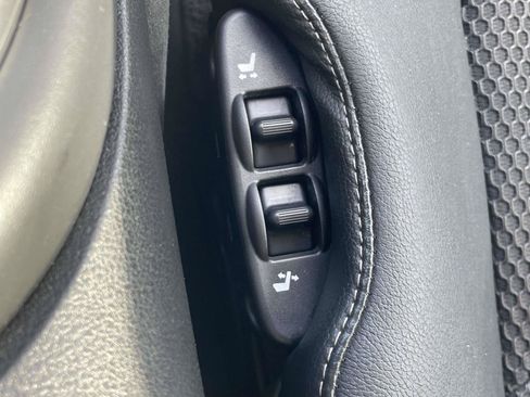 Used 2018 Nissan 370Z Touring RWD image 19