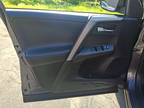 Used 2016 Toyota RAV4 XLE w/ Preferred Accessory Package FWD image 12