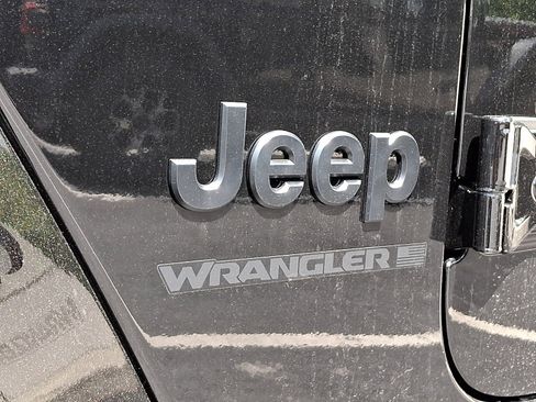 New 2026 Jeep Wrangler Unlimited Sahara AWD/4WD image 17