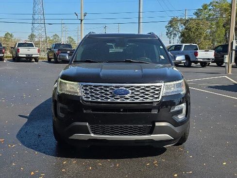 Used 2017 Ford Explorer Platinum image 10