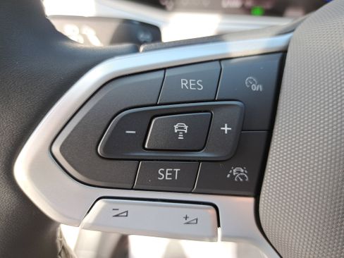 New 2026 Volkswagen Taos SE image 16