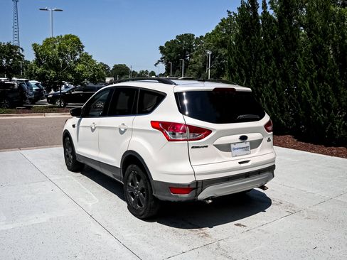 Used 2016 Ford Escape SE w/ Equipment Group 201A AWD/4WD image 9
