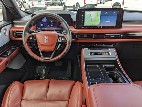 Used 2025 Lincoln Aviator Reserve w/ Luxury Package AWD/4WD image 16
