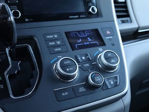 Used 2020 Toyota Sienna XLE Premium image 23