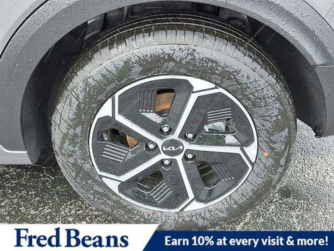 New 2025 Kia Niro EX image 5