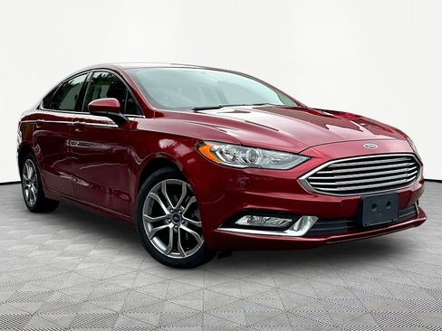 Used 2017 Ford Fusion SE w/ Equipment Group 201A FWD image 3