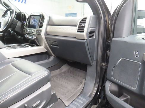 Used 2022 Ford F250 Lariat w/ Black Appearance Pkg AWD/4WD image 31