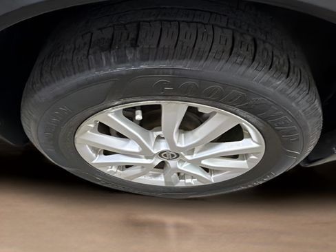 Used 2020 Nissan Rogue S w/ Special Edition Package FWD image 10