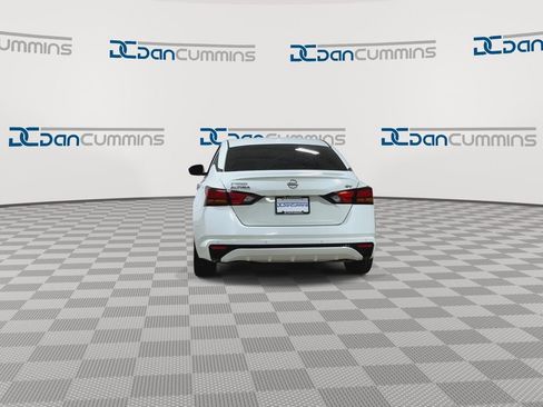Used 2023 Nissan Altima 2.5 SV image 7