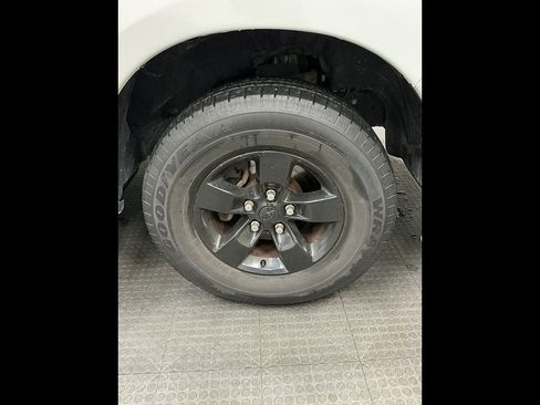Used 2021 RAM 1500 Classic SLT AWD/4WD image 38