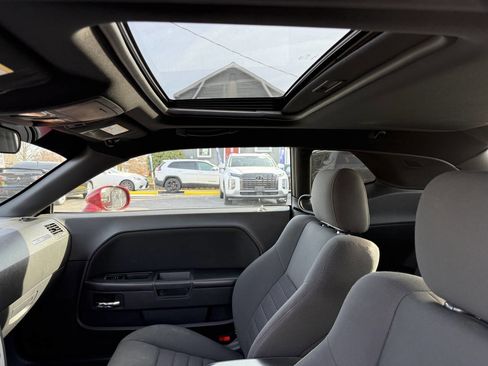 Used 2009 Dodge Challenger SE image 12