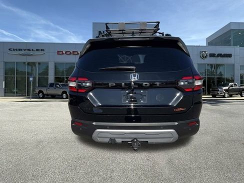Used 2024 Honda Pilot TrailSport image 4