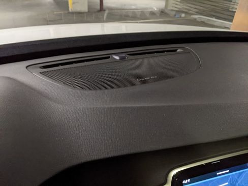 Certified 2025 Volvo XC90 T8 Plus w/ Protection Package Premier image 16