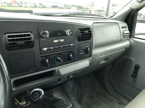 Used 2005 Ford F450 2WD Regular Cab Super Duty image 17