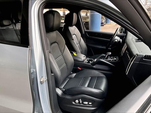 Used 2021 Porsche Cayenne image 9