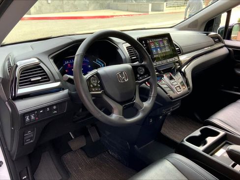 Used 2023 Honda Odyssey Elite image 16
