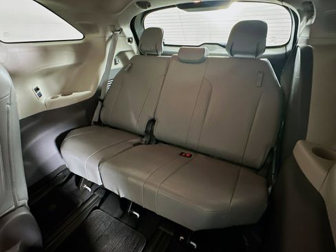 Used 2021 Toyota Sienna XLE w/ XLE Plus Package image 30