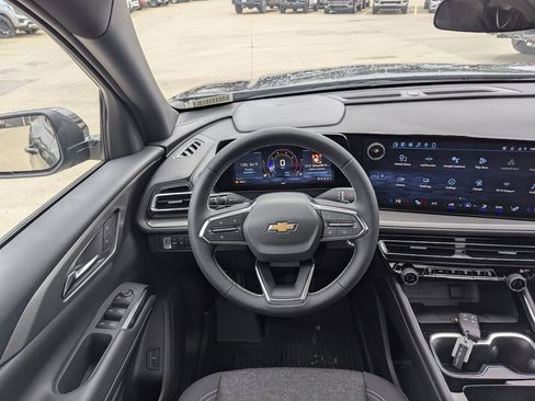 New 2026 Chevrolet Traverse LT image 3