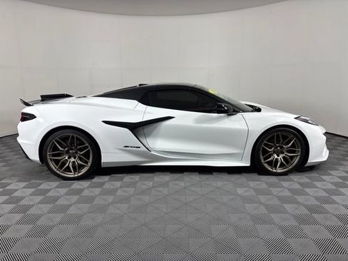 Used 2024 Chevrolet Corvette Stingray Premium Cpe w/ Z51 Performance Package RWD image 31