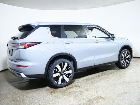 New 2026 Mitsubishi Outlander SE AWD/4WD image 2