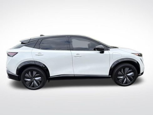 Used 2023 Nissan Ariya AWD image 2