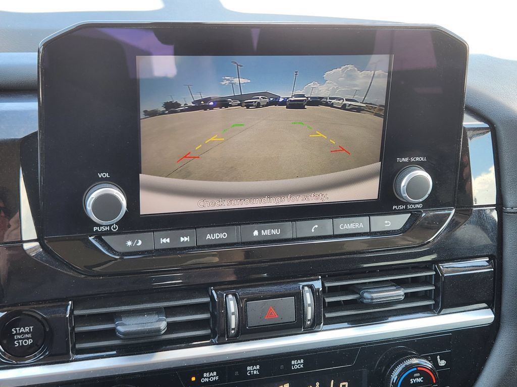 Used 2025 Nissan Pathfinder SV FWD image 8