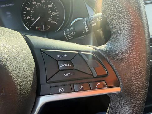 Used 2019 Nissan Rogue SV FWD image 14