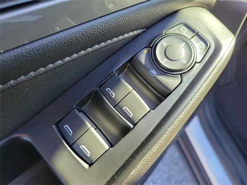 Used 2022 Chevrolet Traverse LT image 16