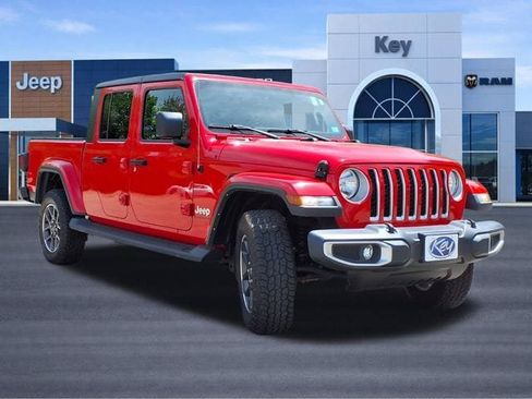 Used 2022 Jeep Gladiator Overland w/ Cold Weather Group AWD/4WD image 7