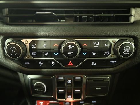 Used 2024 Jeep Wrangler Unlimited Sport AWD/4WD image 30